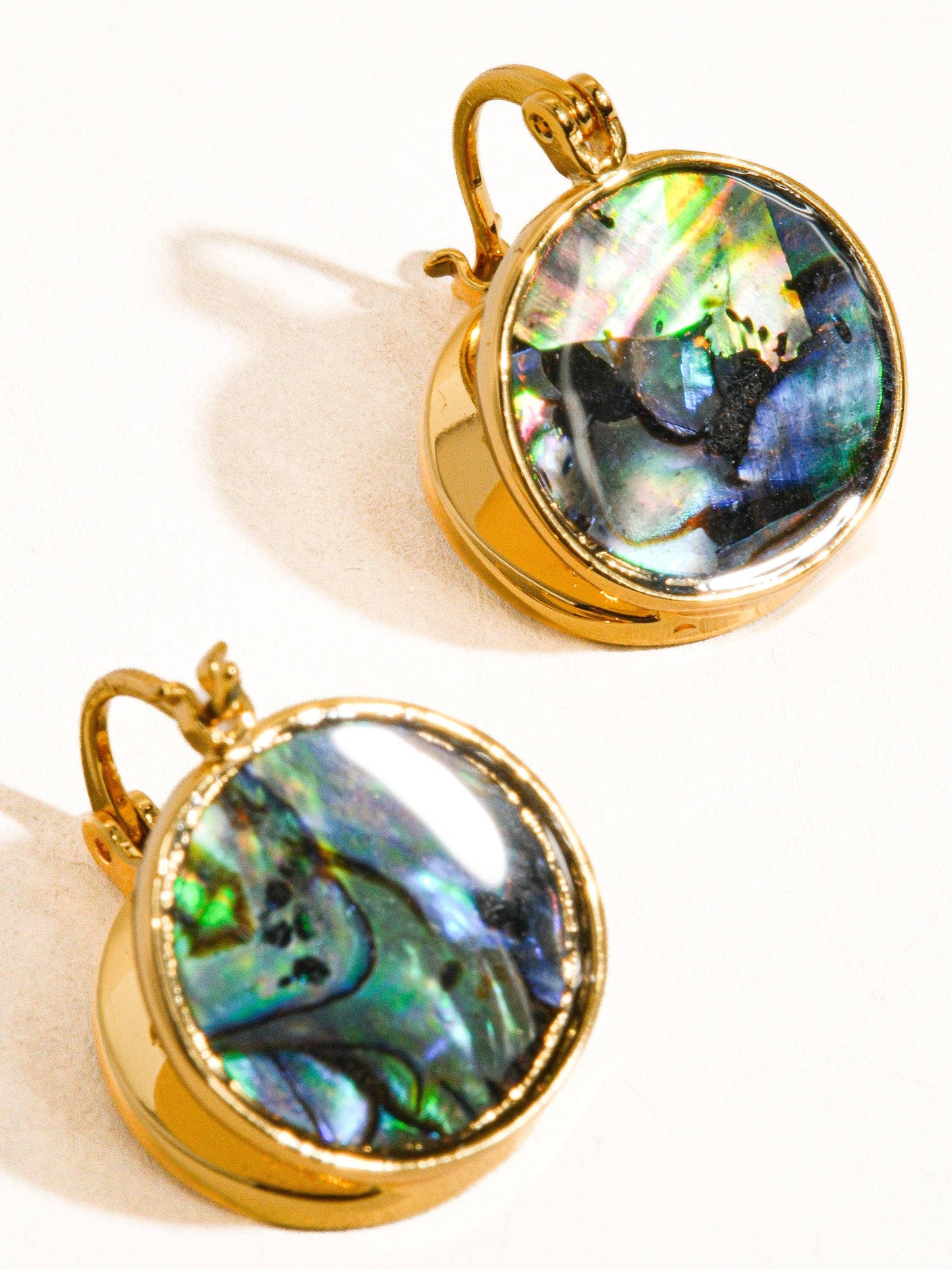 Zarae 18K Gold Round Natural Shell Earring