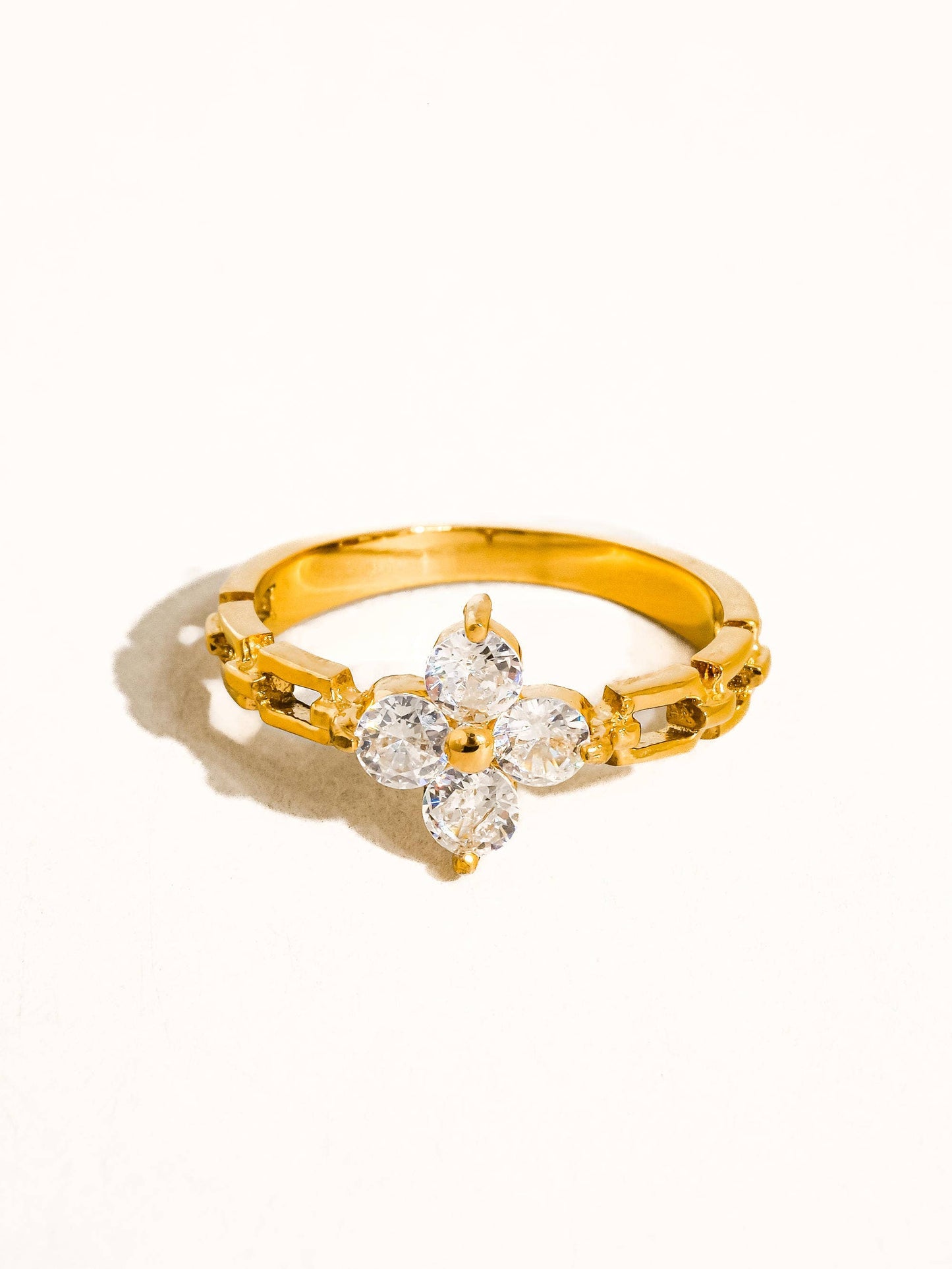 Finn 18K Gold Non-Tarnish Flower Chain Ring