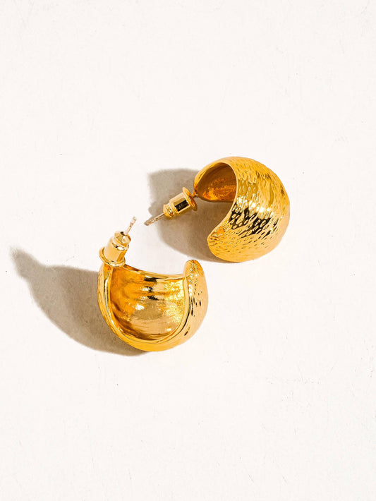Zélie 18K Gold Textured Huggie Earring