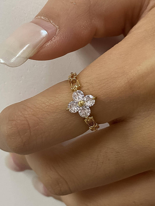 Finn 18K Gold Non-Tarnish Flower Chain Ring