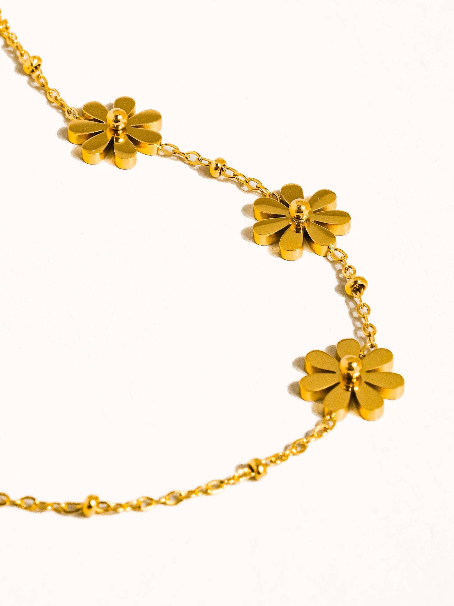 Suzette 18K Gold Non-Tarnish Dainty Daisy Necklace