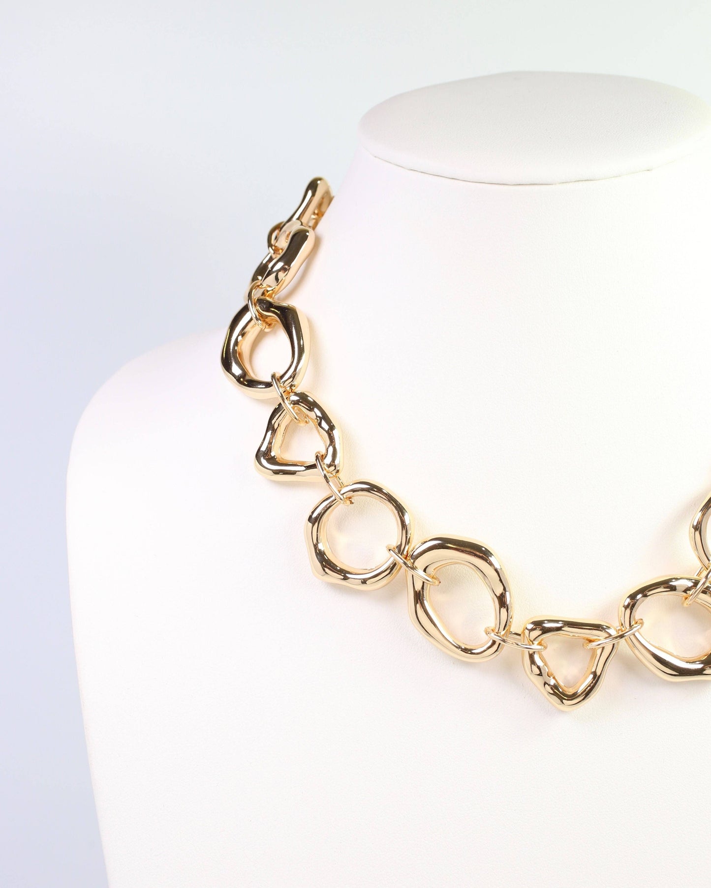 Elizabethtown Chunky Link Necklace Gold