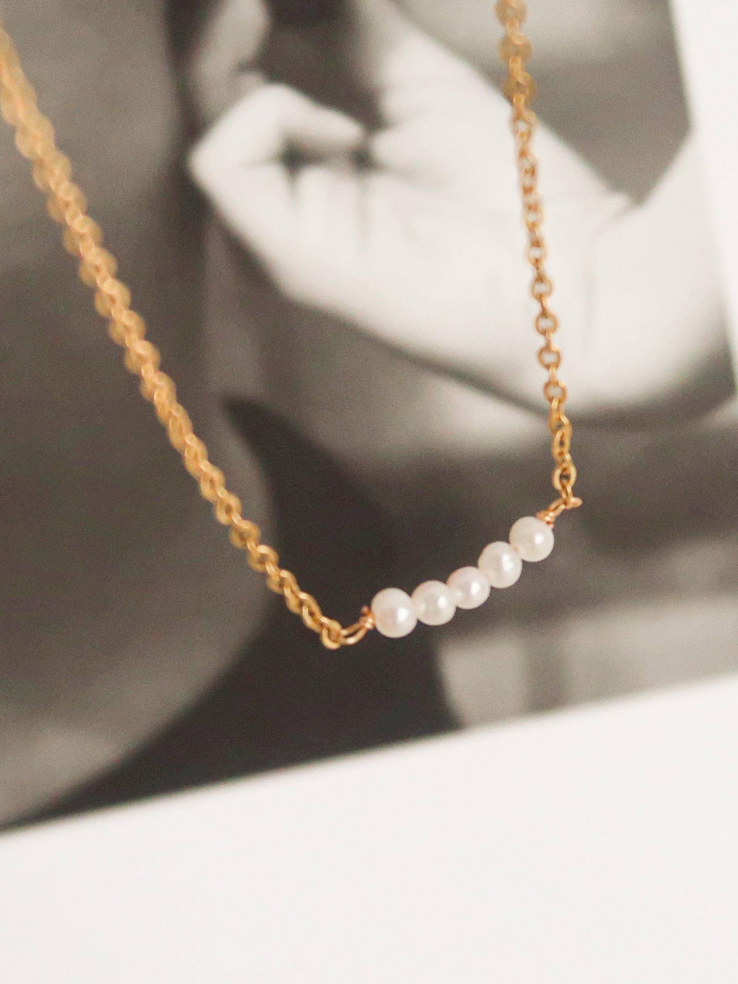 18K Non-Tarnish Petite Pearl Choker: Yellow Gold / Lauren-Single Pearl