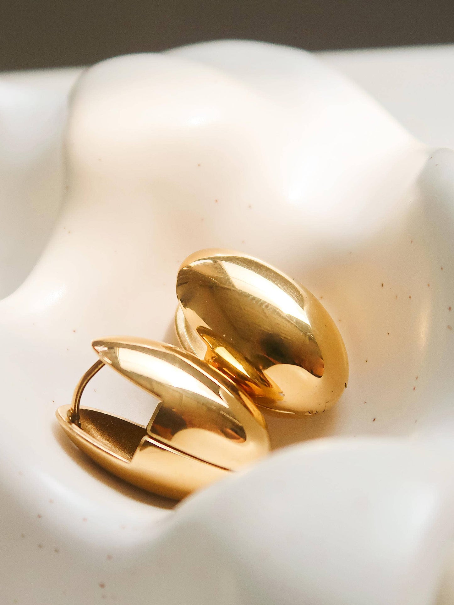 Elio 18K Gold Non-Tarnish Classic Oval Droplet Earring