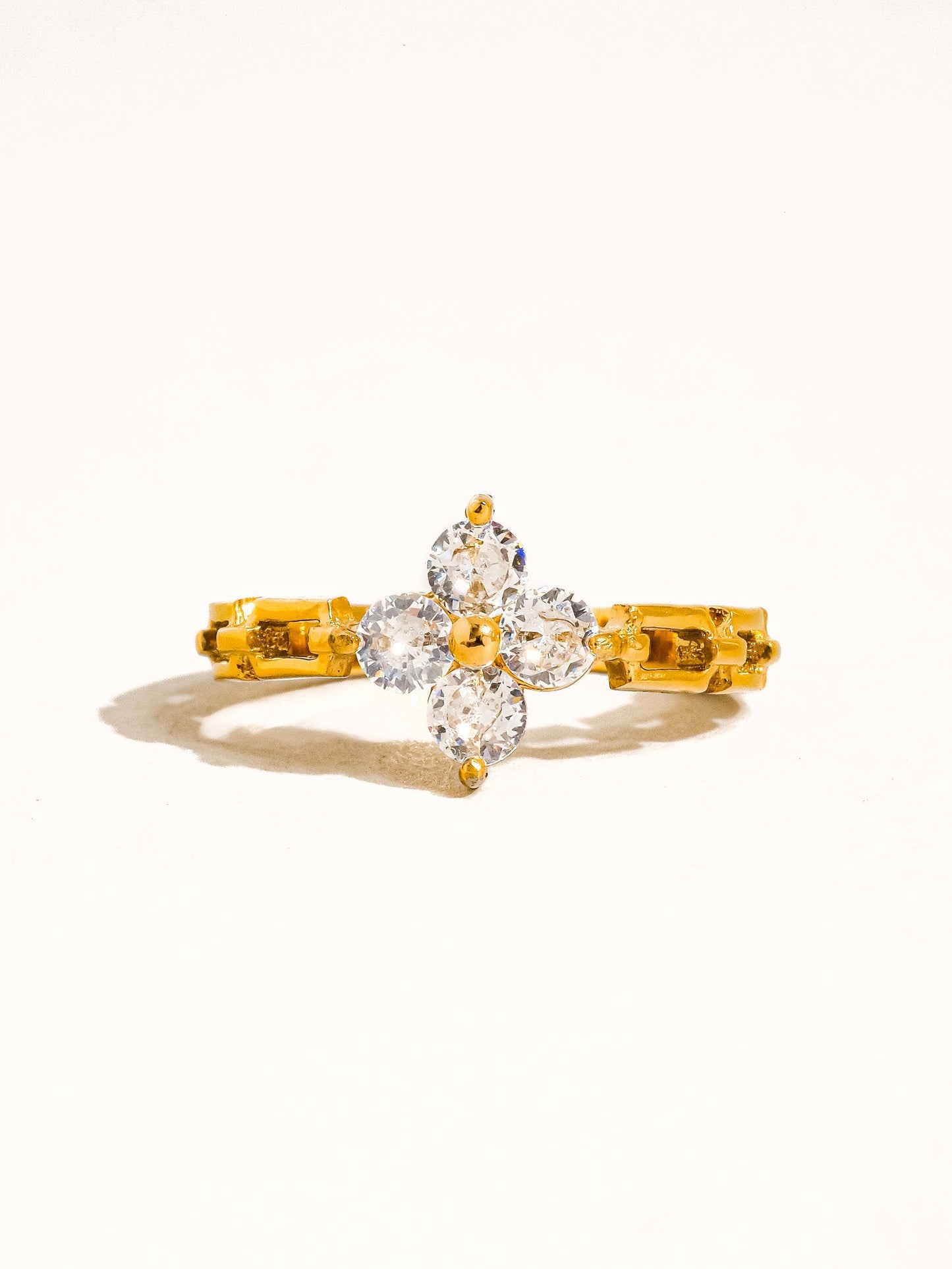 Finn 18K Gold Non-Tarnish Flower Chain Ring