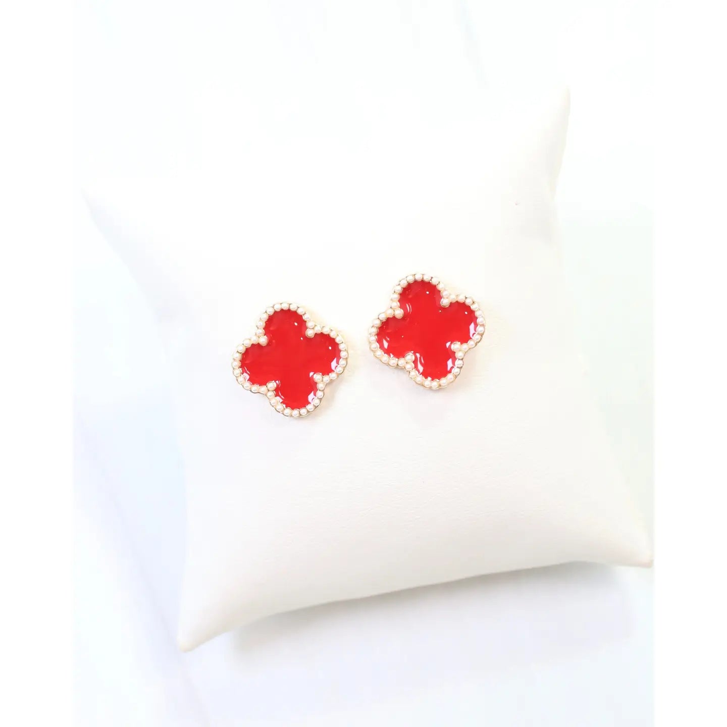 Good Cheer Clover Stud Red