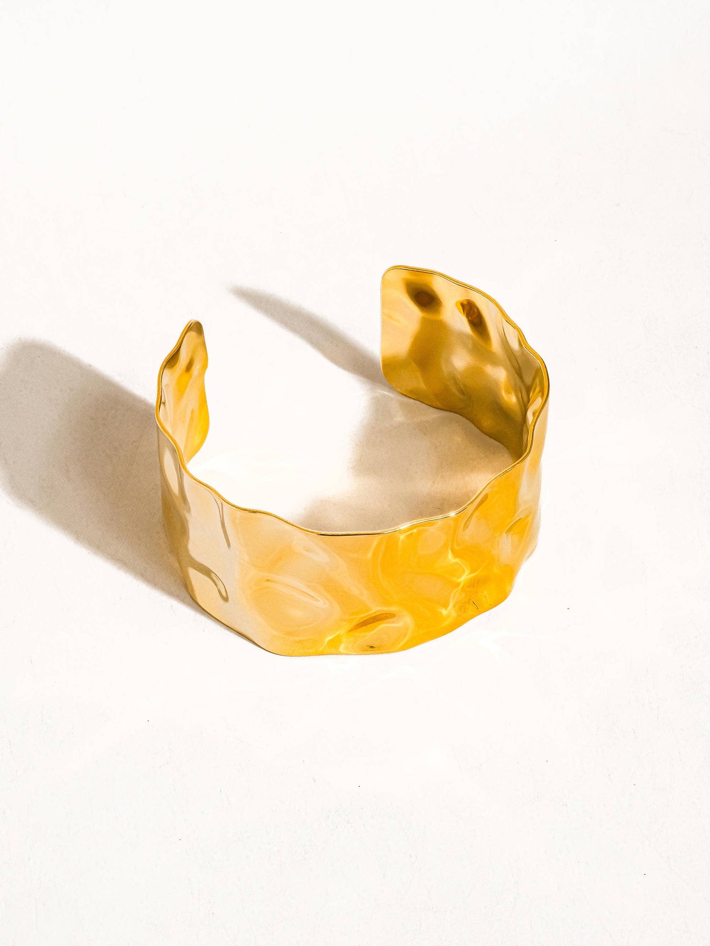 Baiser 18K Gold Non-Tarnish Glam Bold Bangle